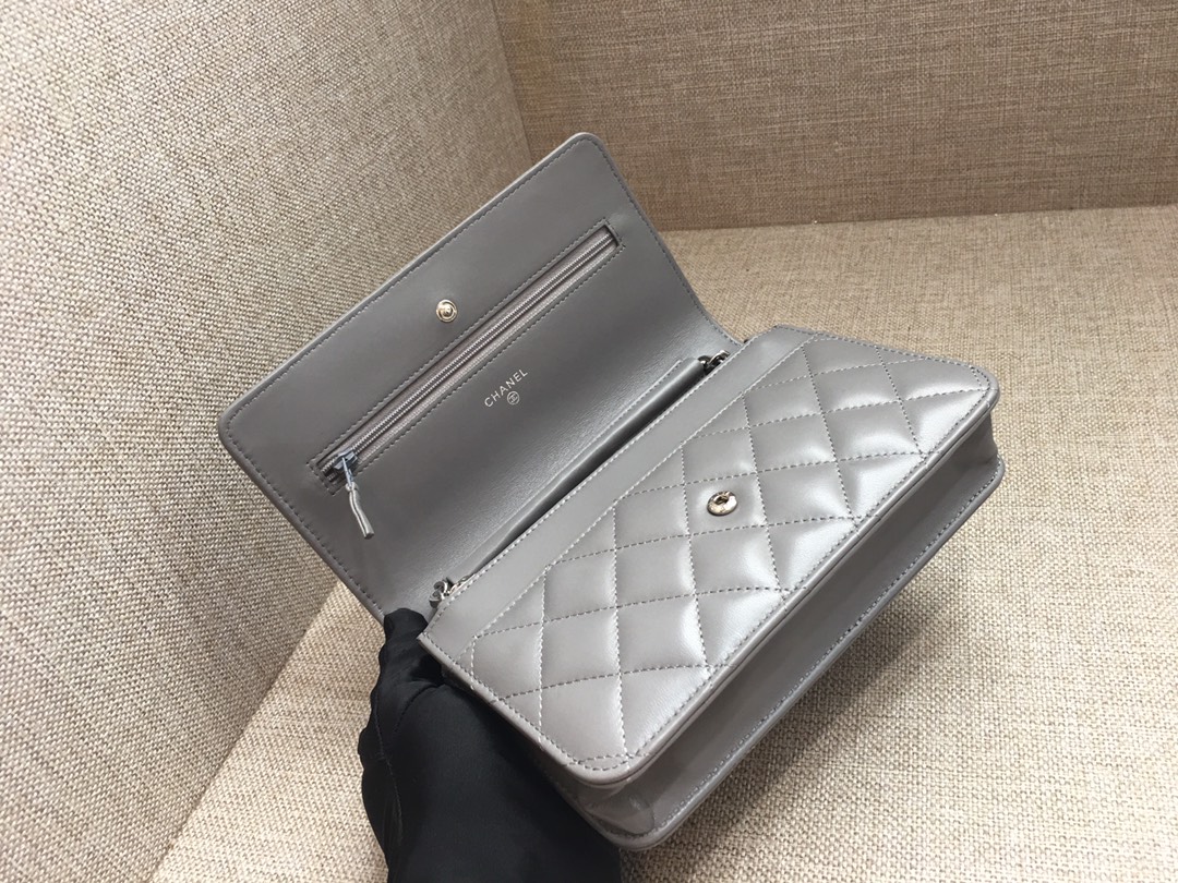 Lambskin Wallet On Chain Shoulder Bag A33814 Gray/Silver